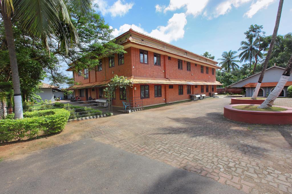 The River Retreat Heritage Ayurvedic Resort Shoranur Exteriör bild