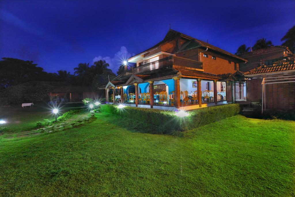 The River Retreat Heritage Ayurvedic Resort Shoranur Exteriör bild