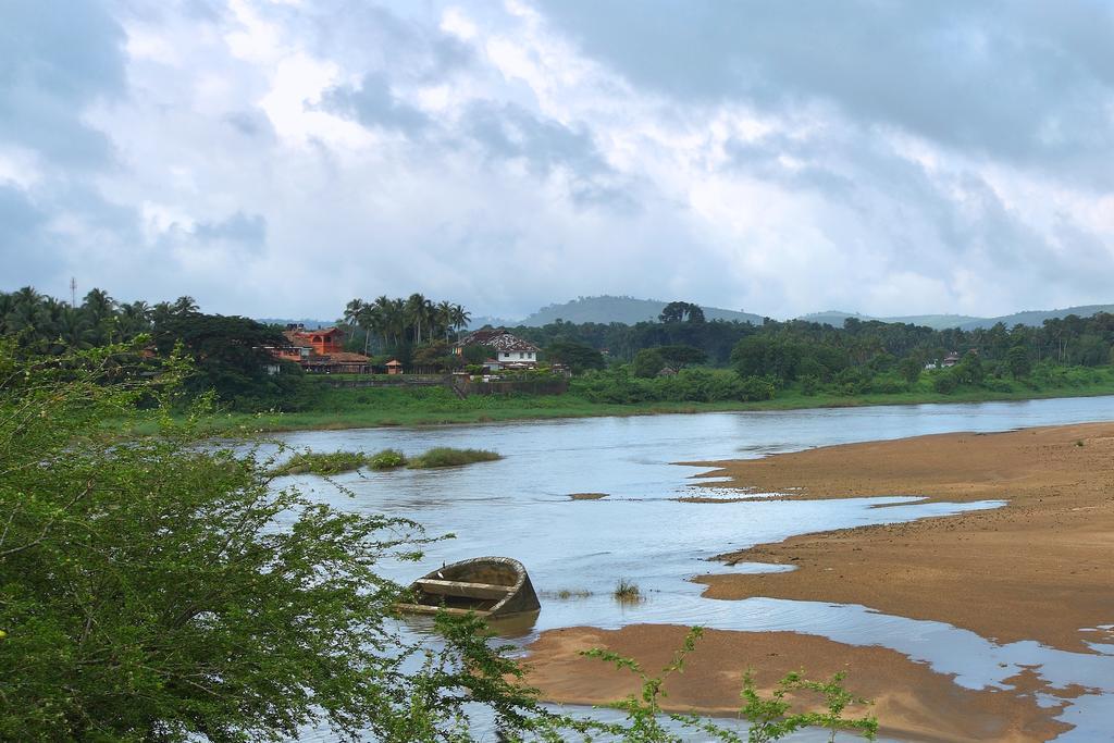 The River Retreat Heritage Ayurvedic Resort Shoranur Exteriör bild
