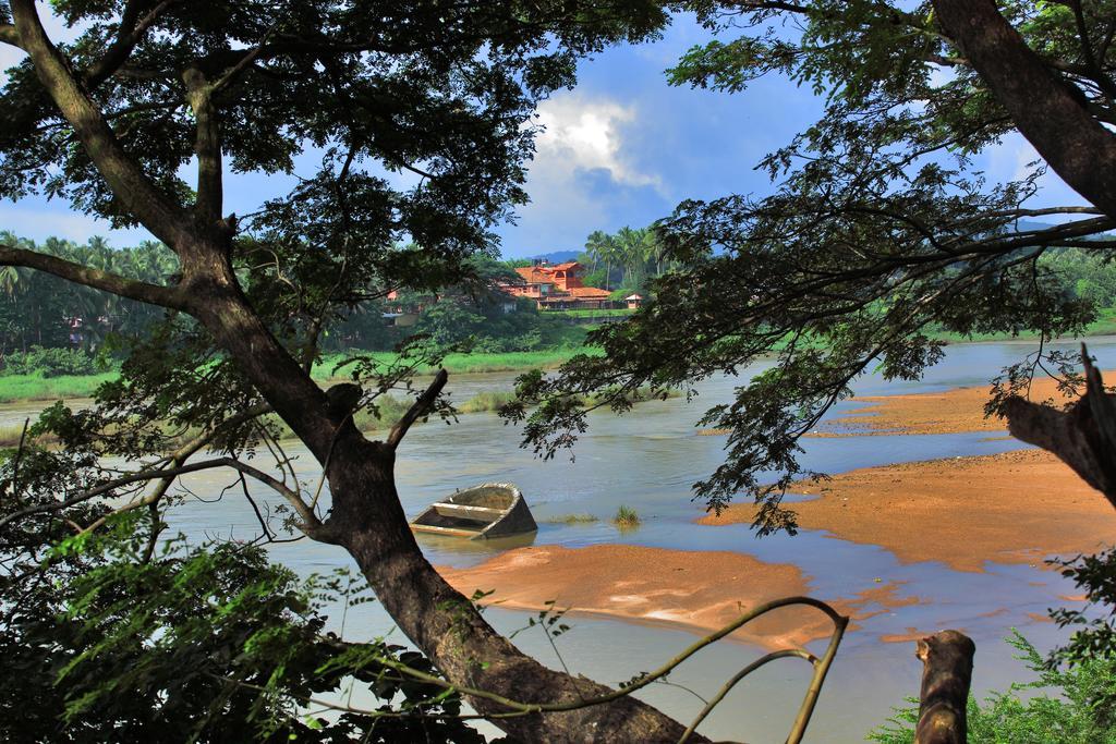 The River Retreat Heritage Ayurvedic Resort Shoranur Exteriör bild