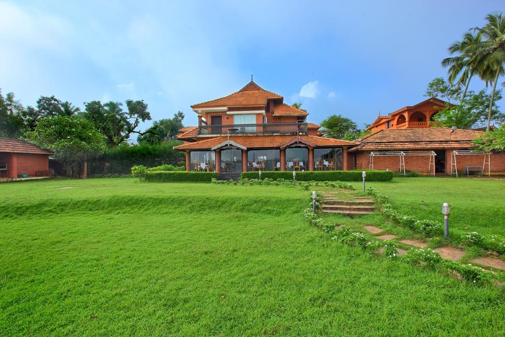 The River Retreat Heritage Ayurvedic Resort Shoranur Exteriör bild