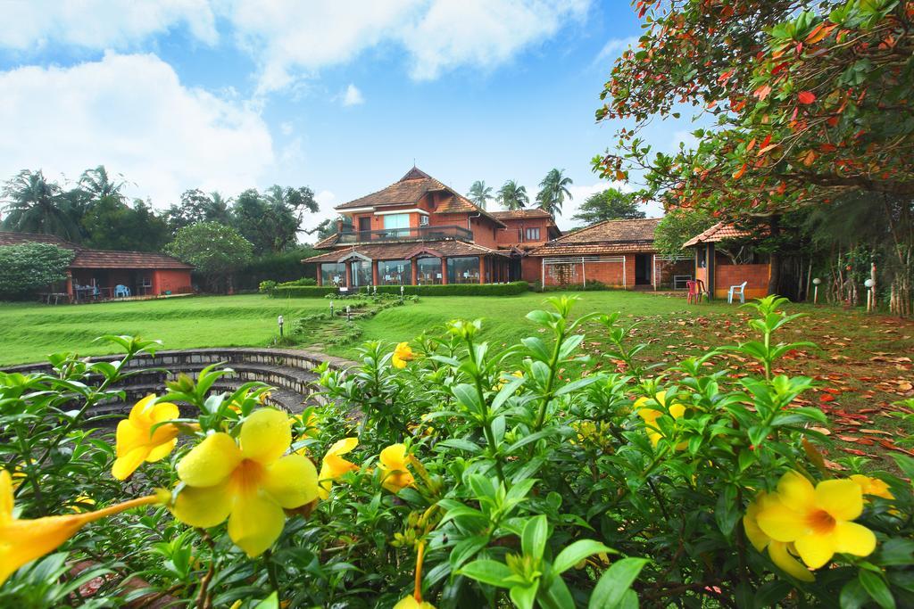 The River Retreat Heritage Ayurvedic Resort Shoranur Exteriör bild