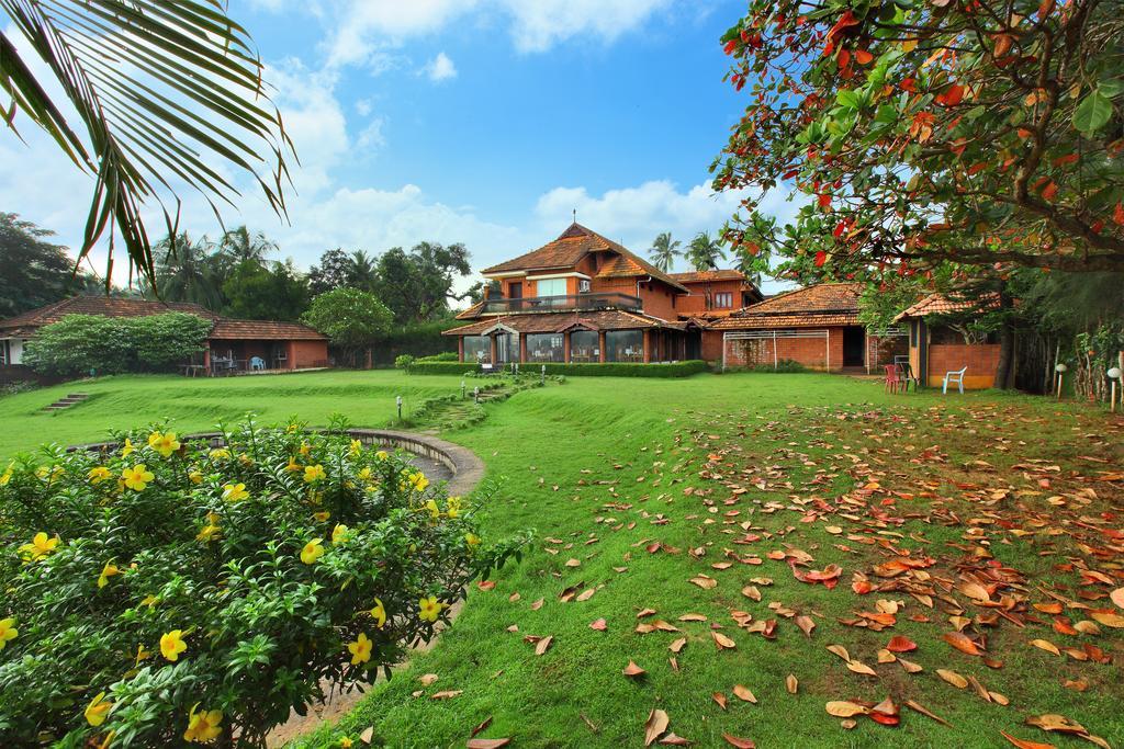 The River Retreat Heritage Ayurvedic Resort Shoranur Exteriör bild