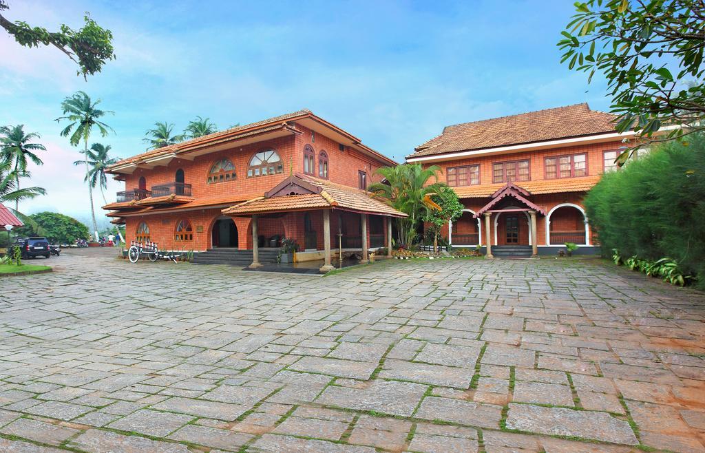 The River Retreat Heritage Ayurvedic Resort Shoranur Exteriör bild
