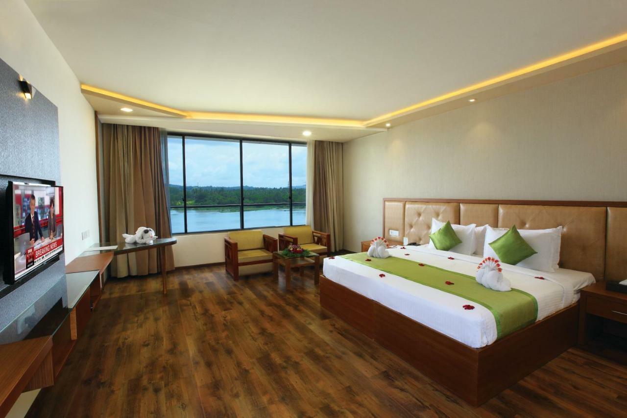 The River Retreat Heritage Ayurvedic Resort Shoranur Exteriör bild