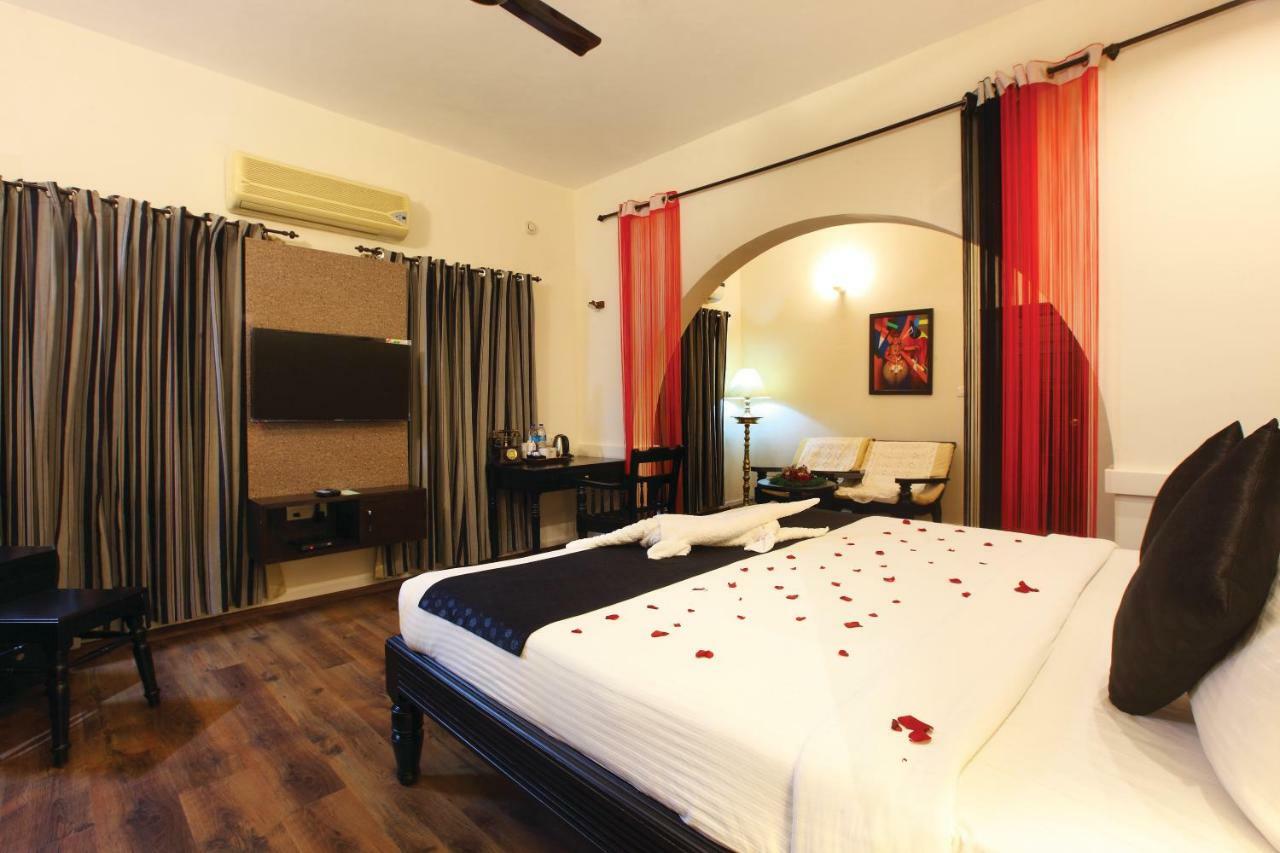 The River Retreat Heritage Ayurvedic Resort Shoranur Exteriör bild