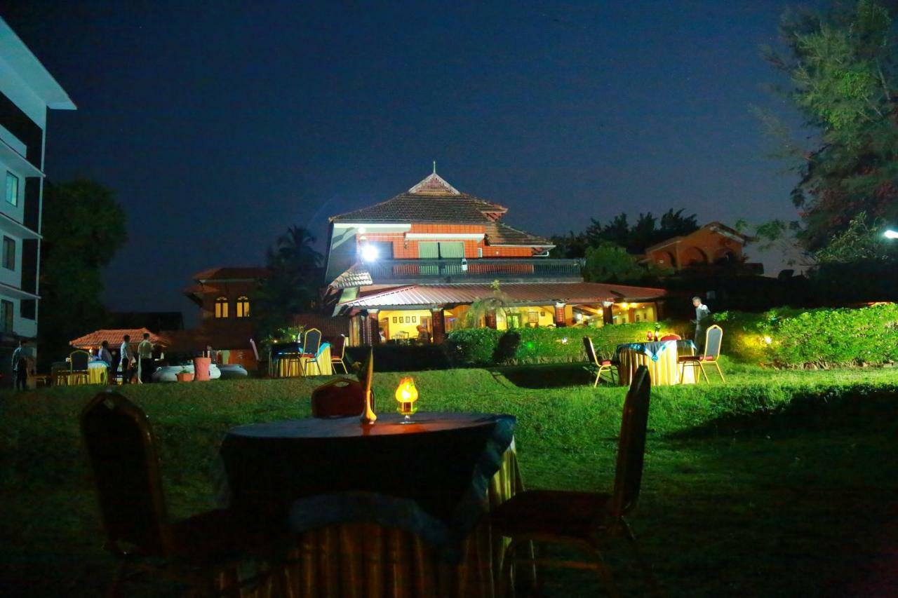 The River Retreat Heritage Ayurvedic Resort Shoranur Exteriör bild