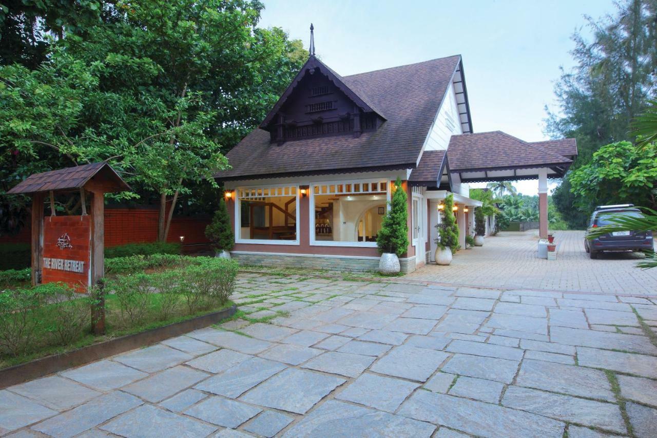 The River Retreat Heritage Ayurvedic Resort Shoranur Exteriör bild