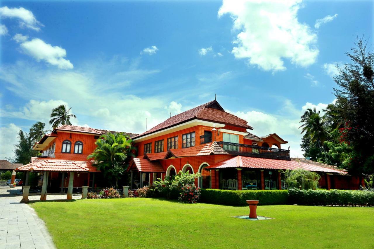 The River Retreat Heritage Ayurvedic Resort Shoranur Exteriör bild